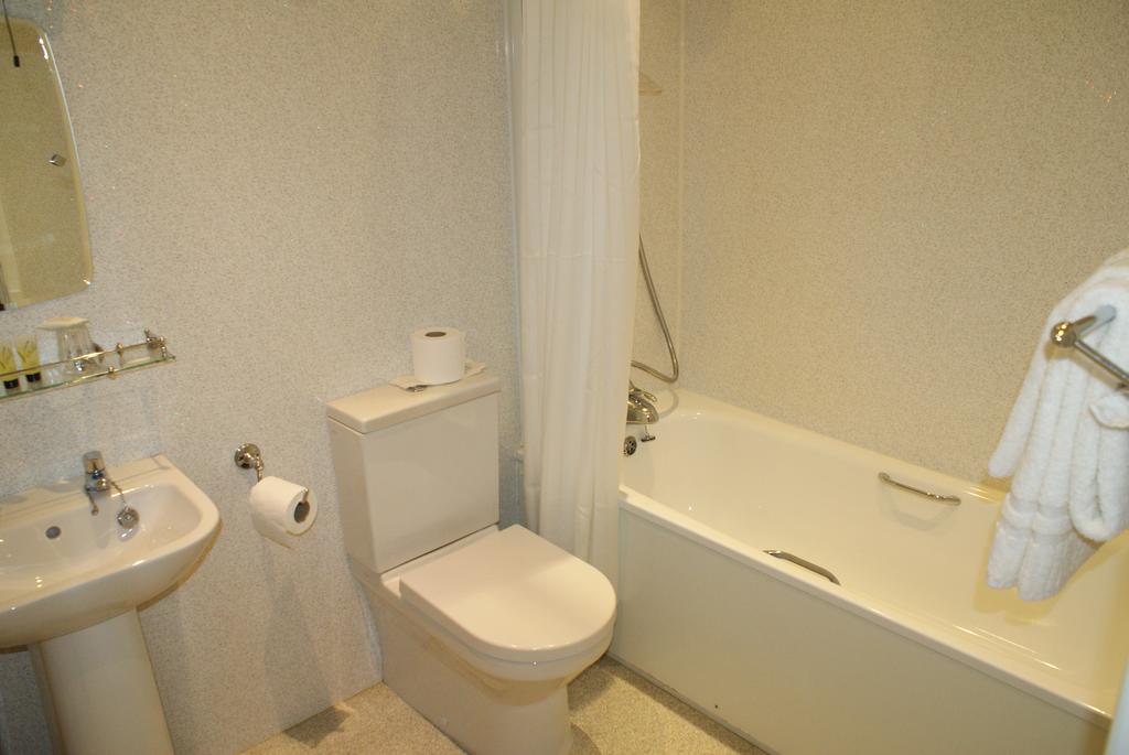 Queens Lodge ランディドノー 部屋 写真